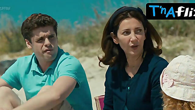 Alicia Endemann Butt, Breasts Scene in Ma Famille Tadore Deja !