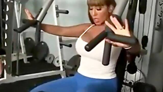 Ava en gym ft. Rocio Hernandez: Big Tits, Big Ass Blowjob Porn