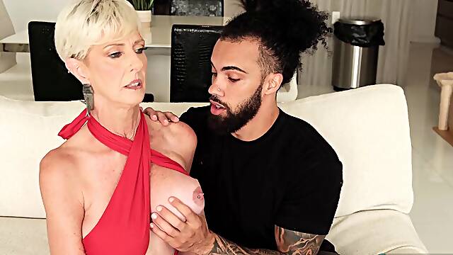 Busty Mature Foxxxy Darlin Pounds Sons Buddy