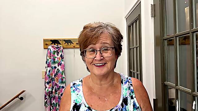 Granny SassyVal Cheats in Blowjob for Repairman