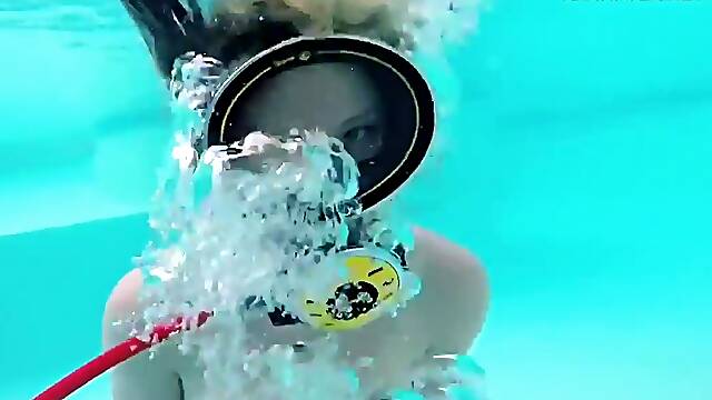 Jason and Monica boning raunchy underwater