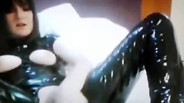 Dansk skønhed Mette i PVC og LaTex Suit