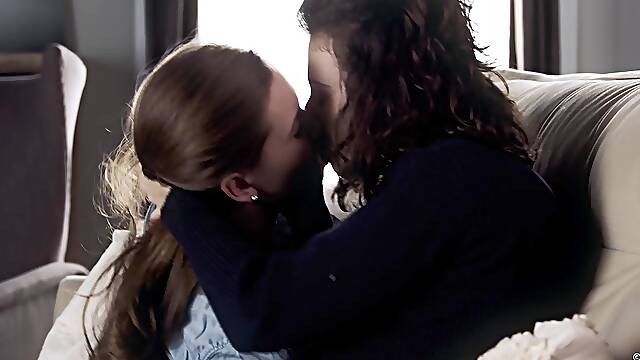 Heart Of Mine - Emylia Argan & Stella Cardo