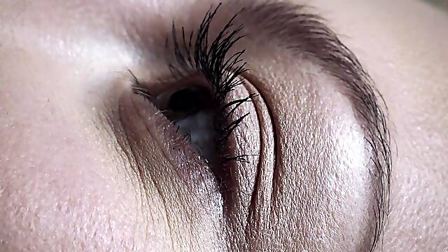 Close Up 3 - Arian & Emylia Argan