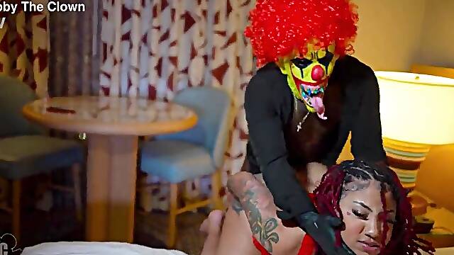 Lul Red Enjoying Taking Large Ebony Penis From A Clown