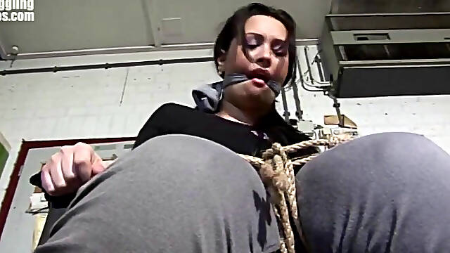 Struggling Babe Chairtied Cleavegagged