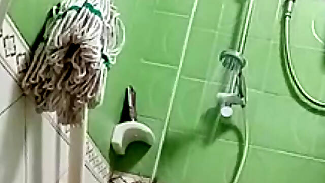 Assy want to taking a bath .she wants yo see my dick