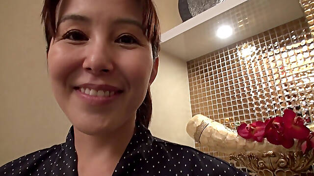 K-cup Super Milk Wife, Megumi, 42 Years Old