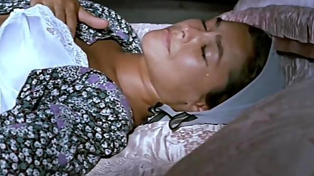 Hulya Avsar masturbates in bed