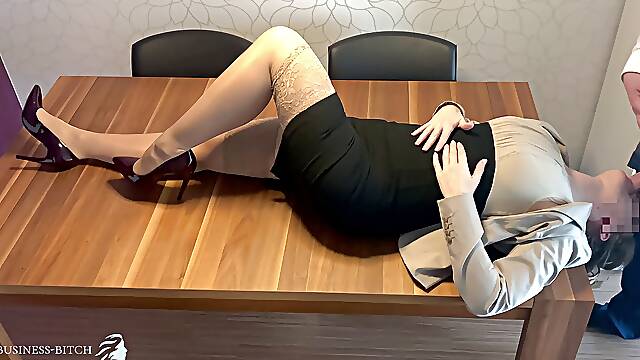 Personal assistant face fuck deepthroat