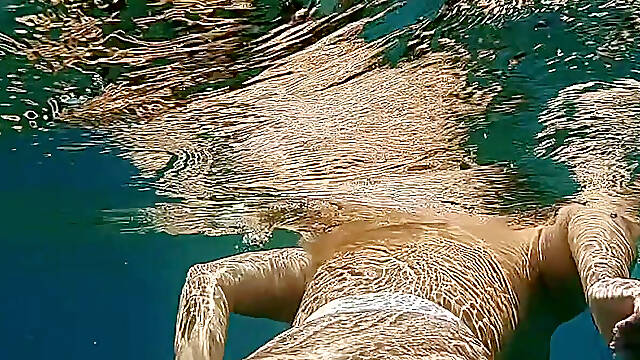Big Ass Beauty Kayci Kaylani Nude Underwater Diving and Masturbation