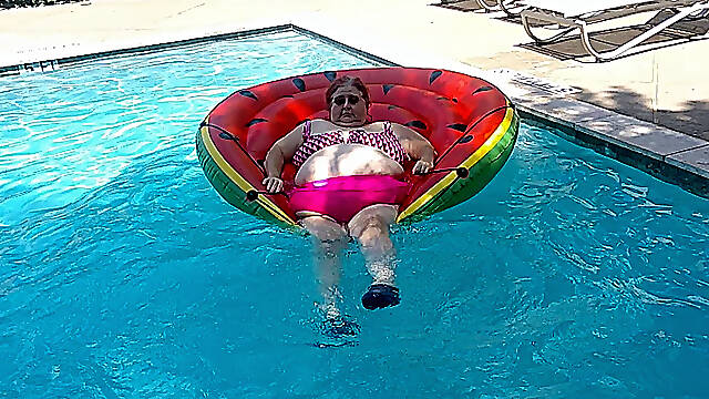Short Video of BBW Nurse Vicki Floating on Her Huge Watermelon